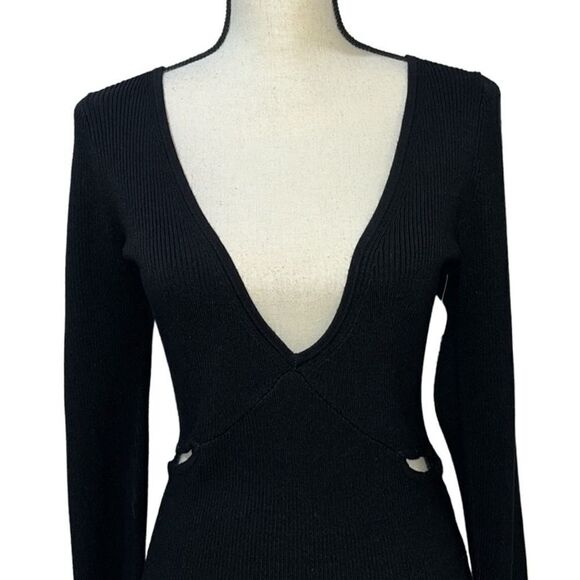 FTF V-Neck Ribbed Knit Cutout Sweater - Picture 5 of 11